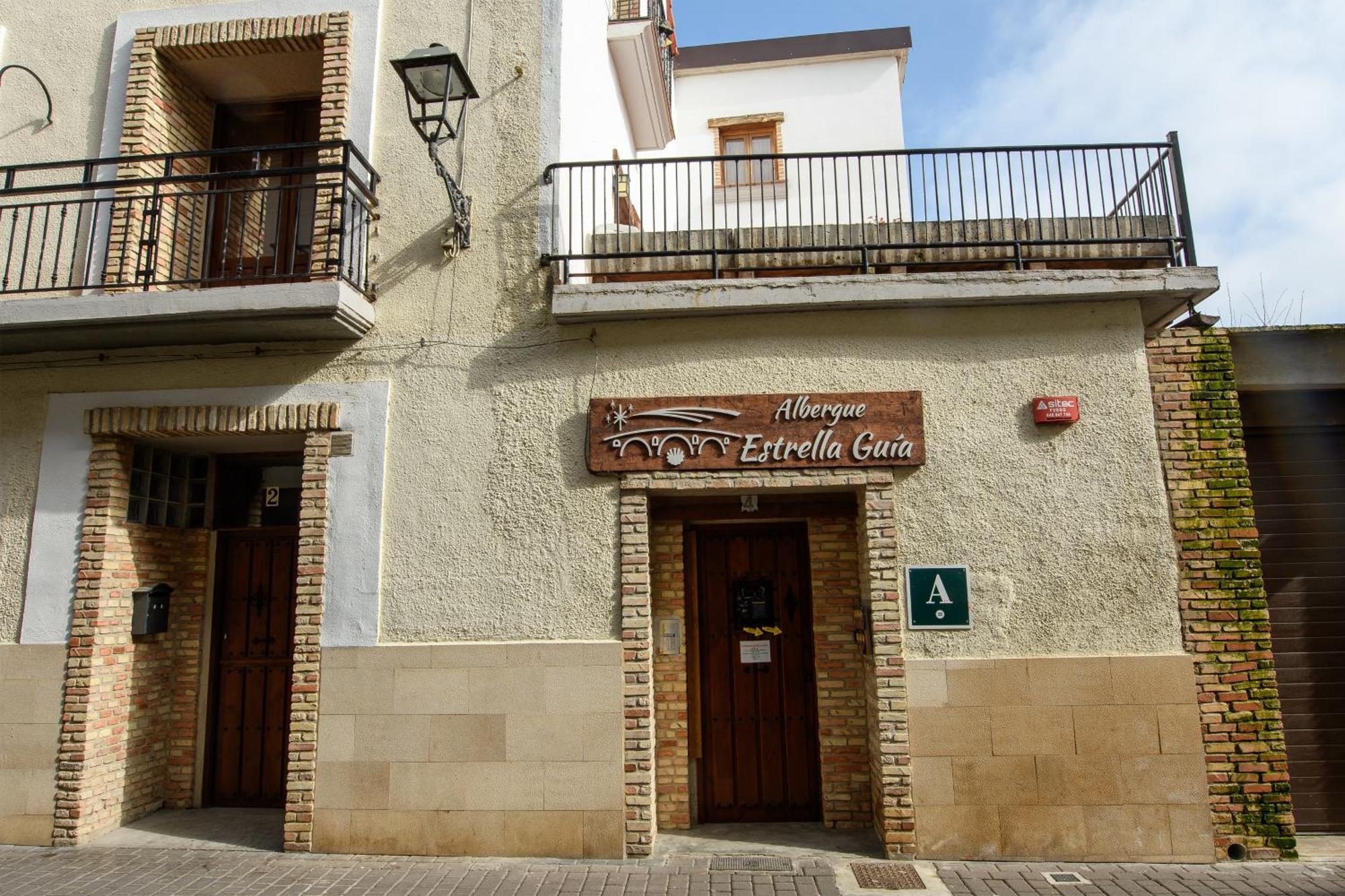 Albergue Estrella Guia Puente la Reina エクステリア 写真