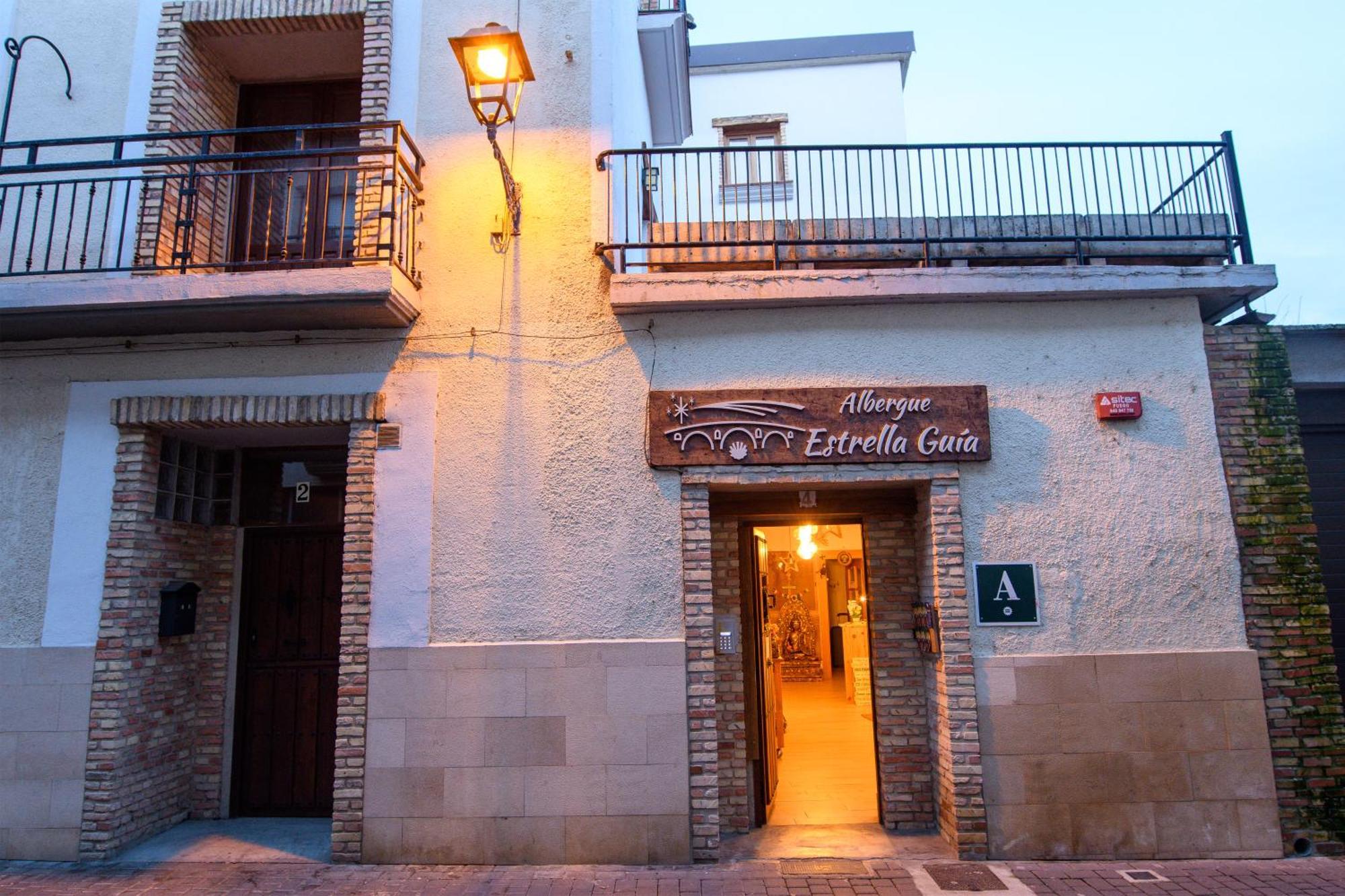 Albergue Estrella Guia Puente la Reina エクステリア 写真